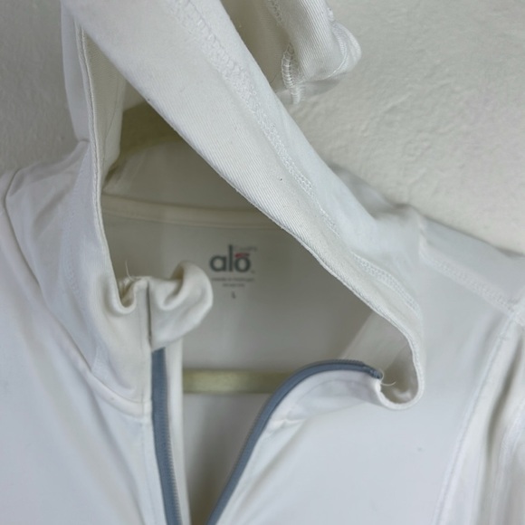 Alo white jacket scuba style ponytail hoodie hole - Picture 3 of 13